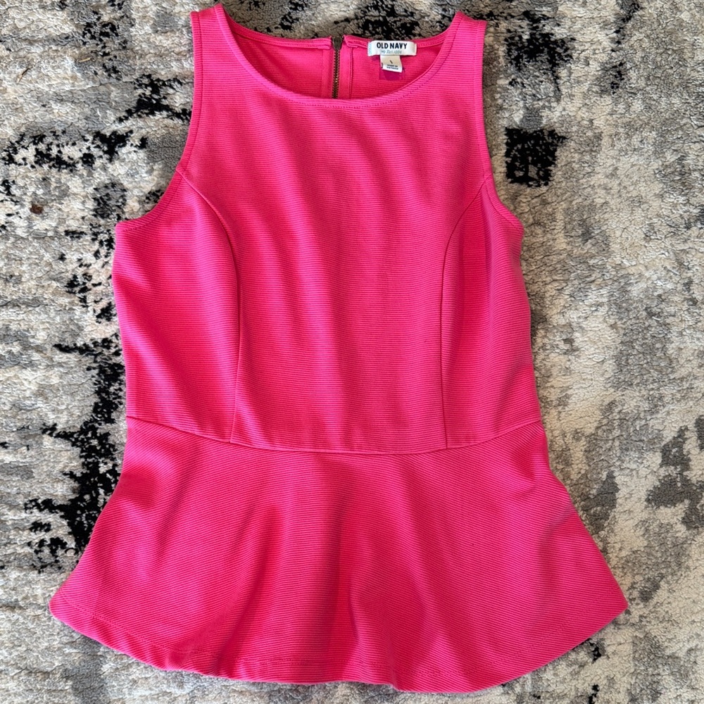 🛍️Old Navy Fuchsia Peplum Tank Top